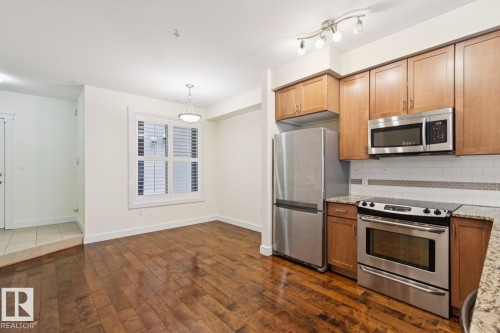 #16 11518 76 Av Nw, Edmonton, AB - Indoor Photo Showing Kitchen