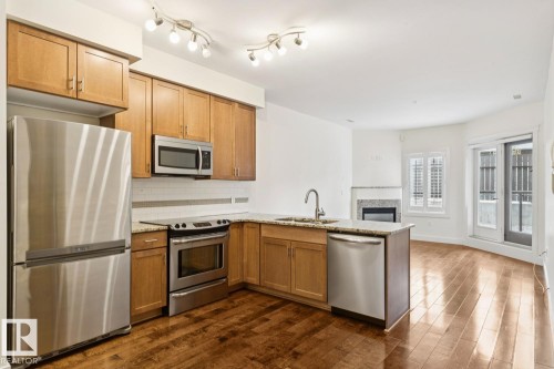 #16 11518 76 Av Nw, Edmonton, AB - Indoor Photo Showing Kitchen