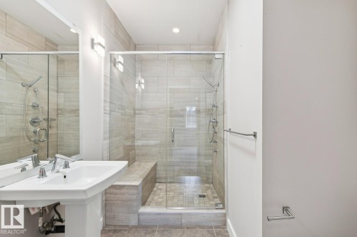 #16 11518 76 Av Nw, Edmonton, AB - Indoor Photo Showing Bathroom