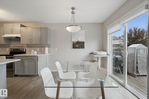 735 176 Street Sw, Edmonton, AB - Indoor Photo Showing Kitchen