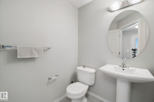 735 176 Street Sw, Edmonton, AB - Indoor Photo Showing Bathroom