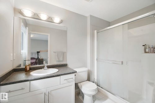 735 176 Street Sw, Edmonton, AB - Indoor Photo Showing Bathroom