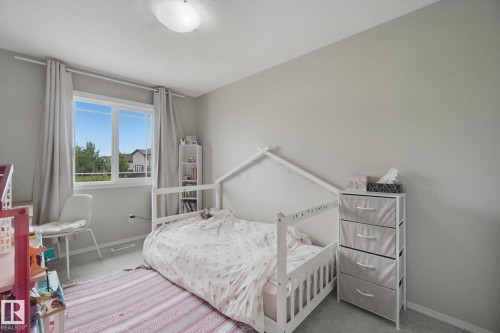 735 176 Street Sw, Edmonton, AB - Indoor Photo Showing Bedroom
