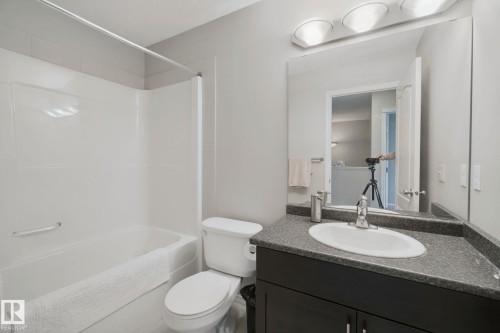 735 176 Street Sw, Edmonton, AB - Indoor Photo Showing Bathroom