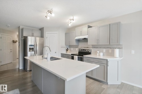 735 176 Street Sw, Edmonton, AB - Indoor Photo Showing Kitchen With Double Sink With Upgraded Kitchen