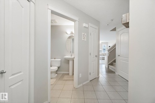 735 176 Street Sw, Edmonton, AB - Indoor Photo Showing Bathroom