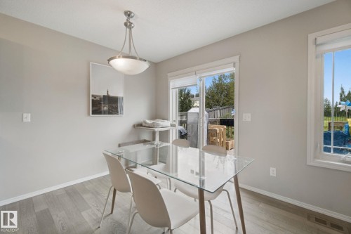 735 176 Street Sw, Edmonton, AB - Indoor Photo Showing Dining Room