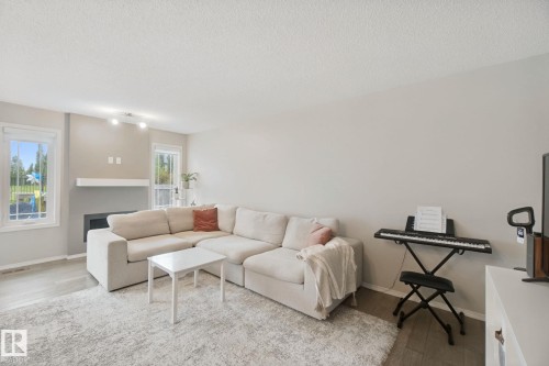 735 176 Street Sw, Edmonton, AB - Indoor Photo Showing Living Room