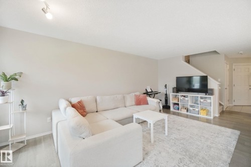 735 176 Street Sw, Edmonton, AB - Indoor Photo Showing Living Room