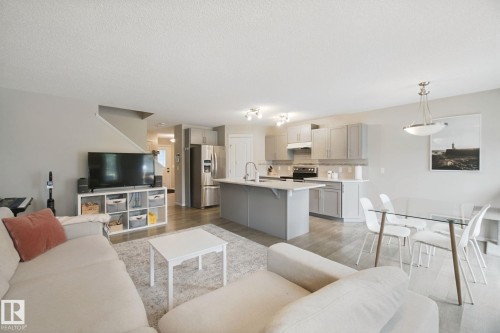 735 176 Street Sw, Edmonton, AB - Indoor Photo Showing Living Room