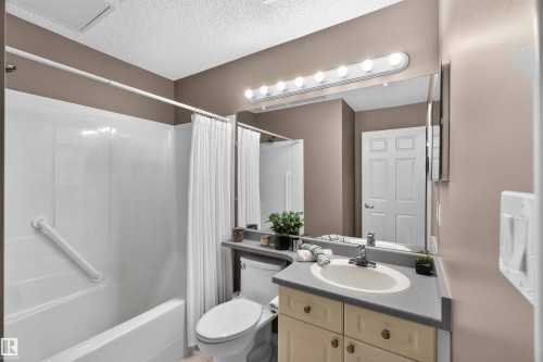 #212 9535 176 St Nw, Edmonton, AB - Indoor Photo Showing Bathroom