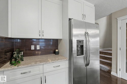 1135 177 Street Sw, Edmonton, AB - Indoor Photo Showing Kitchen With Upgraded Kitchen