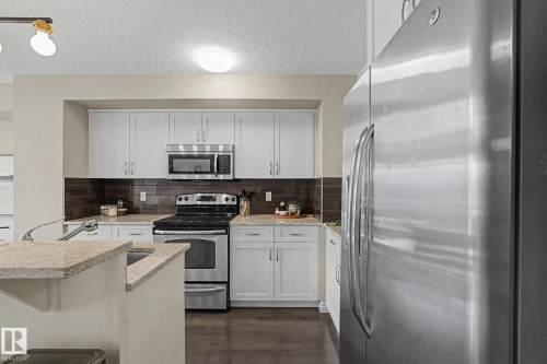 1135 177 Street Sw, Edmonton, AB - Indoor Photo Showing Kitchen With Stainless Steel Kitchen With Double Sink With Upgraded Kitchen
