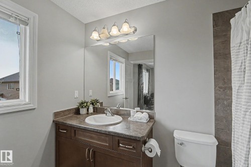 1135 177 Street Sw, Edmonton, AB - Indoor Photo Showing Bathroom