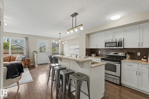 1135 177 Street Sw, Edmonton, AB - Indoor Photo Showing Kitchen