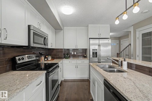1135 177 Street Sw, Edmonton, AB - Indoor Photo Showing Kitchen With Stainless Steel Kitchen With Double Sink With Upgraded Kitchen