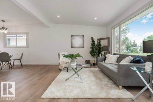 4703 117 Street Nw, Edmonton, AB - Indoor Photo Showing Living Room