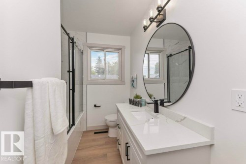 4703 117 Street Nw, Edmonton, AB - Indoor Photo Showing Bathroom
