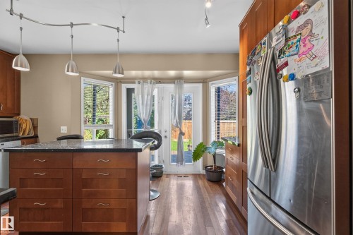 19040 70 Avenue Nw, Edmonton, AB - Indoor Photo Showing Kitchen
