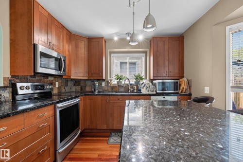 19040 70 Avenue Nw, Edmonton, AB - Indoor Photo Showing Kitchen