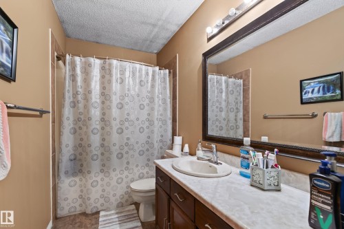 19040 70 Avenue Nw, Edmonton, AB - Indoor Photo Showing Bathroom