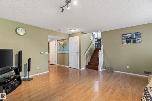19040 70 Avenue Nw, Edmonton, AB - Indoor