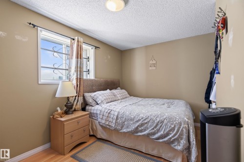19040 70 Avenue Nw, Edmonton, AB - Indoor Photo Showing Bedroom