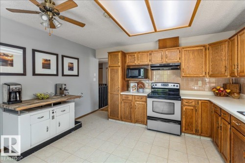 6 Laird Place, St. Albert, AB - Indoor Photo Showing Kitchen