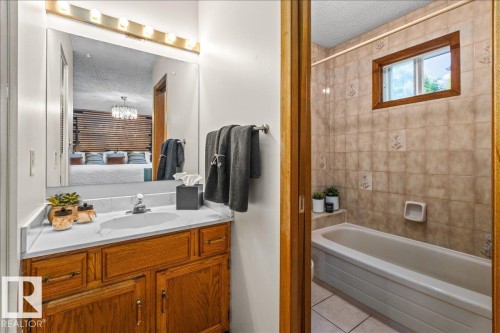 6 Laird Place, St. Albert, AB - Indoor Photo Showing Bathroom