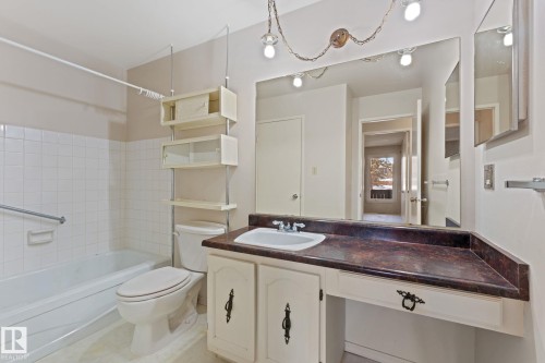 164 Surrey Gardens Nw, Edmonton, AB - Indoor Photo Showing Bathroom