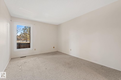 164 Surrey Gardens Nw, Edmonton, AB - Indoor Photo Showing Other Room