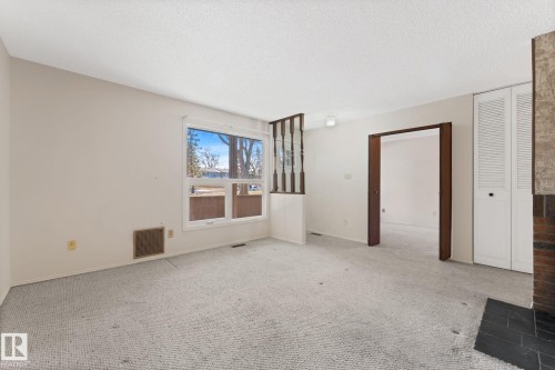 164 Surrey Gardens Nw, Edmonton, AB - Indoor Photo Showing Other Room