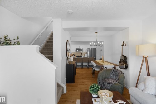 #29 1025 Secord Pm Nw, Edmonton, AB - Indoor Photo Showing Living Room