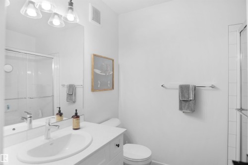 #29 1025 Secord Pm Nw, Edmonton, AB - Indoor Photo Showing Bathroom