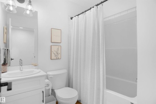 #29 1025 Secord Pm Nw, Edmonton, AB - Indoor Photo Showing Bathroom