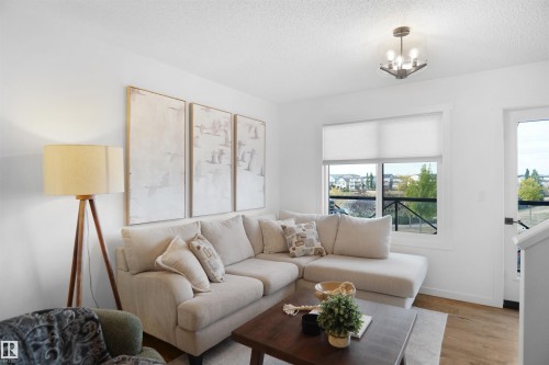 #29 1025 Secord Pm Nw, Edmonton, AB - Indoor Photo Showing Living Room