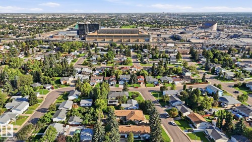 Residential neighborhood featuring a mix of housing styles and mature trees - 8408 176 Street Nw, Edmonton, AB - Outdoor With View