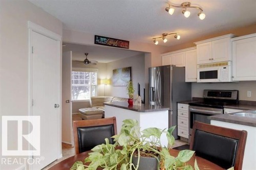 13924 152 Avenue Nw, Edmonton, AB - Indoor Photo Showing Kitchen