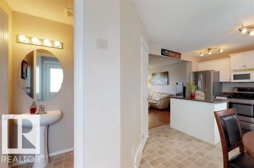 13924 152 Avenue Nw, Edmonton, AB - Indoor Photo Showing Kitchen