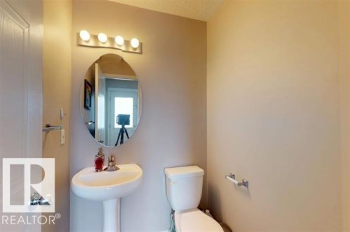 13924 152 Avenue Nw, Edmonton, AB - Indoor Photo Showing Bathroom