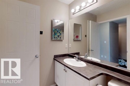 13924 152 Avenue Nw, Edmonton, AB - Indoor Photo Showing Bathroom