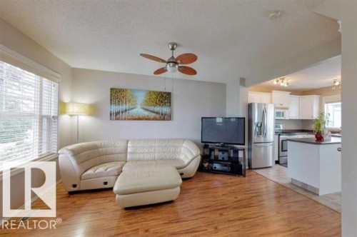 13924 152 Avenue Nw, Edmonton, AB - Indoor