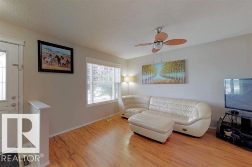 13924 152 Avenue Nw, Edmonton, AB - Indoor Photo Showing Living Room