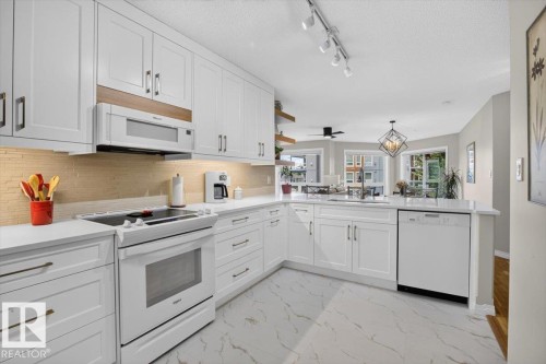 #300 7839 96 St Nw, Edmonton, AB - Indoor Photo Showing Kitchen With Upgraded Kitchen