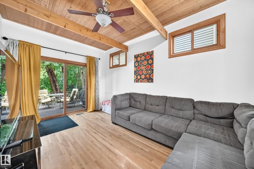 11419 126 Street Nw, Edmonton, AB - Indoor Photo Showing Living Room