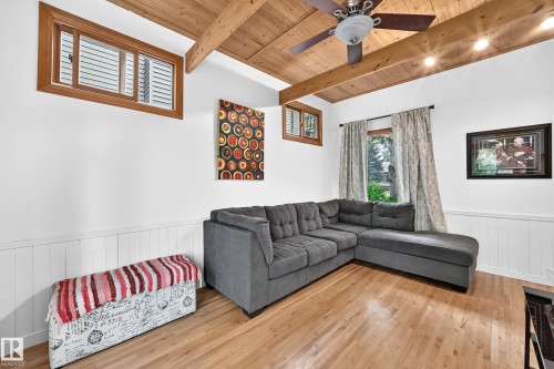 11419 126 Street Nw, Edmonton, AB - Indoor Photo Showing Living Room