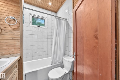 11419 126 Street Nw, Edmonton, AB - Indoor Photo Showing Bathroom