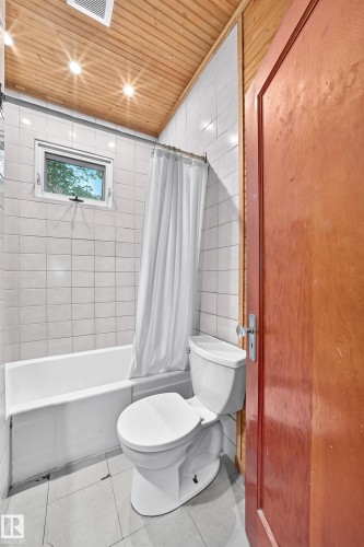 11419 126 Street Nw, Edmonton, AB - Indoor Photo Showing Bathroom