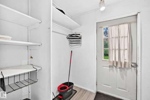 11419 126 Street Nw, Edmonton, AB - Indoor