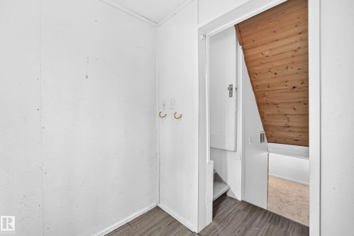 11419 126 Street Nw, Edmonton, AB - Indoor Photo Showing Other Room